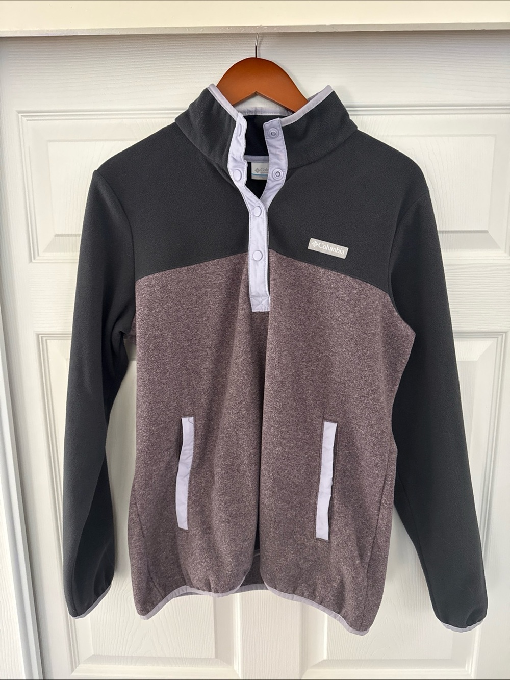 Columbia Black and Mauve Pullover Fleece